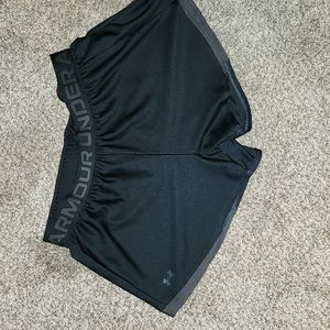 Under Armour athletic shorts size Medium great pre-owned condition